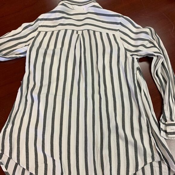 Isabel Maternity Gray & White Blouse sz M - Picture 3 of 3
